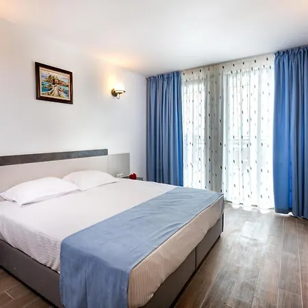 Hotel Panorama Blue Family And Free Parking 3*