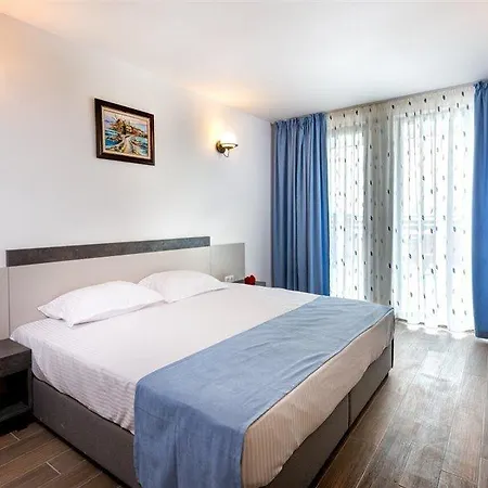 Panorama Blue Family And Free Parking Szálloda 3*