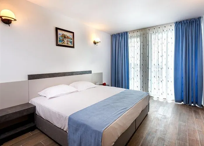 Panorama Blue Family And Free Parking Hotel 3*