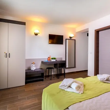 Hotell Panorama Blue Family And Free Parking 3*